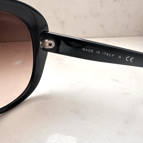 Chanel Sunglasses Signature Butterfly - Picture 3 of 5